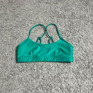 Alo green intrigue sports bra size S